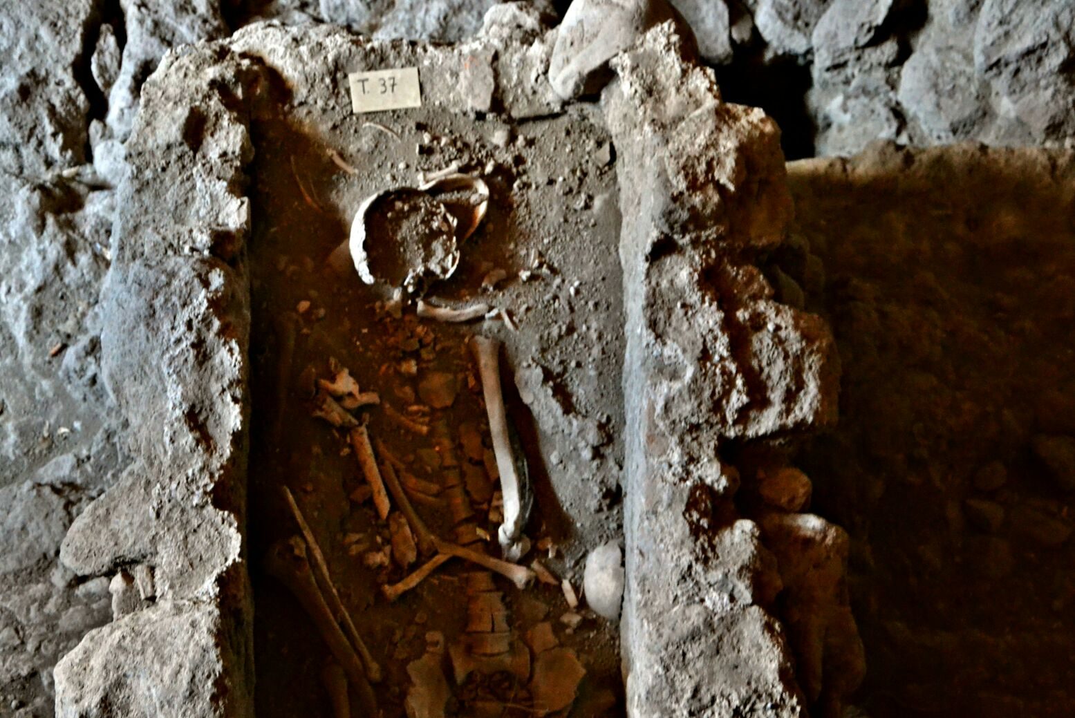 Terme della Rotonda, necropoli, Catania.jpg